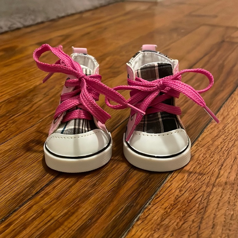 American Girl Doll shoes. Good condition. Weren’t used a lot.